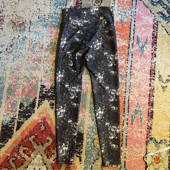 Old navy Extra High-Waisted PowerSoft Leggings size M - Picture 7 of 7